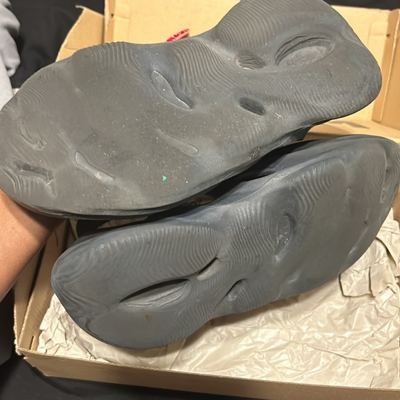 Yeezy Foam Runners size 6 - Picture 2 of 2